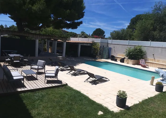 Cosy Avec Piscine Et Jacuzzi Prive *
