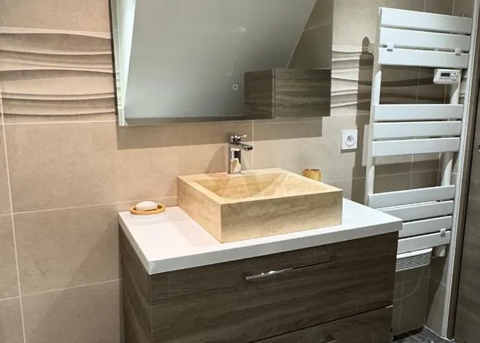 شقة Cosy Avec Piscine Et Jacuzzi Prive Poussan